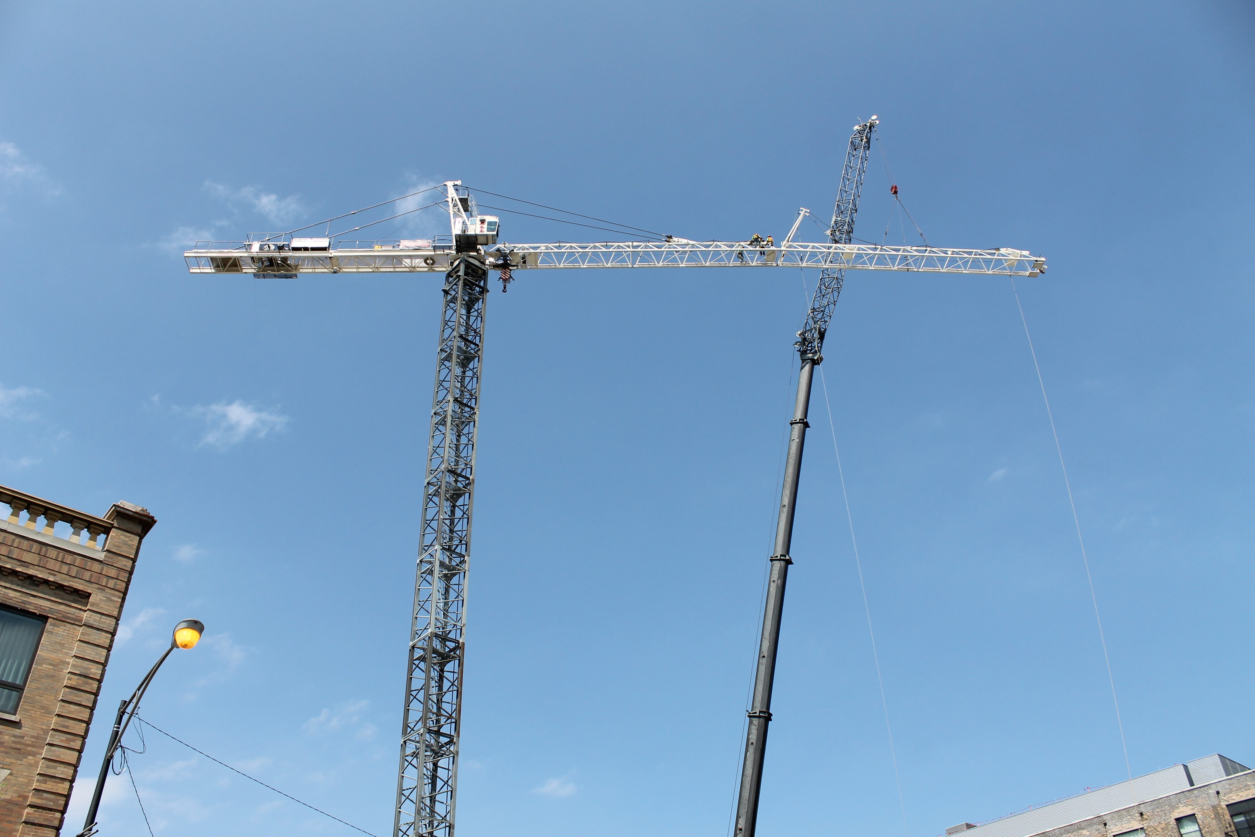Hyatt House West Loop tower crane assembly